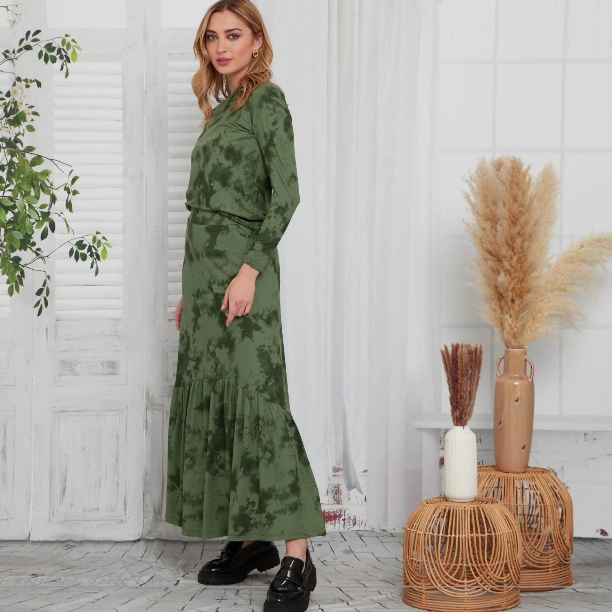 Ayala Ruffle Hem Maxi Skirt: Olive Tie Dye