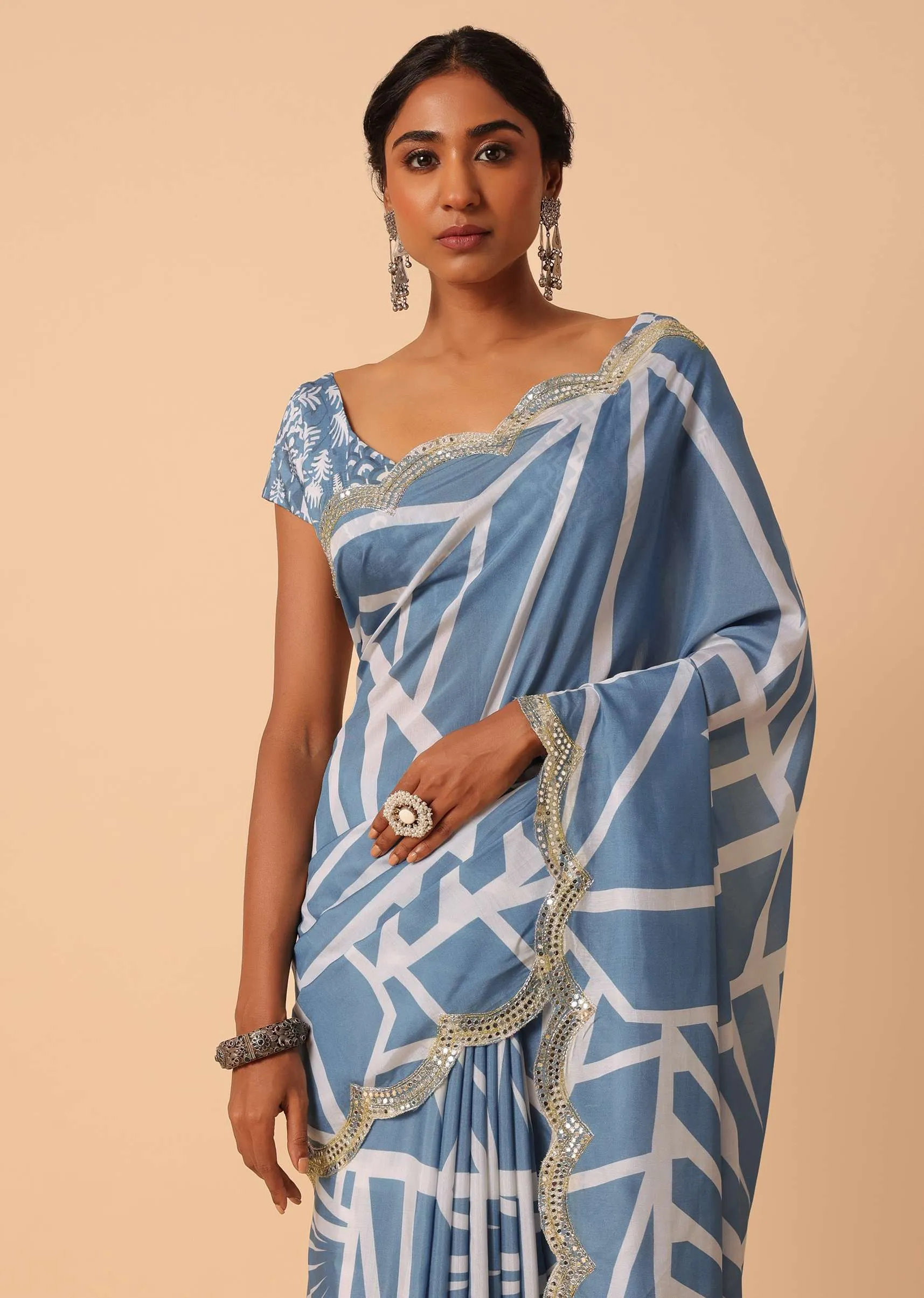 Blue Muslin Abstract Printed Saree With Unstitched Blouse Piece