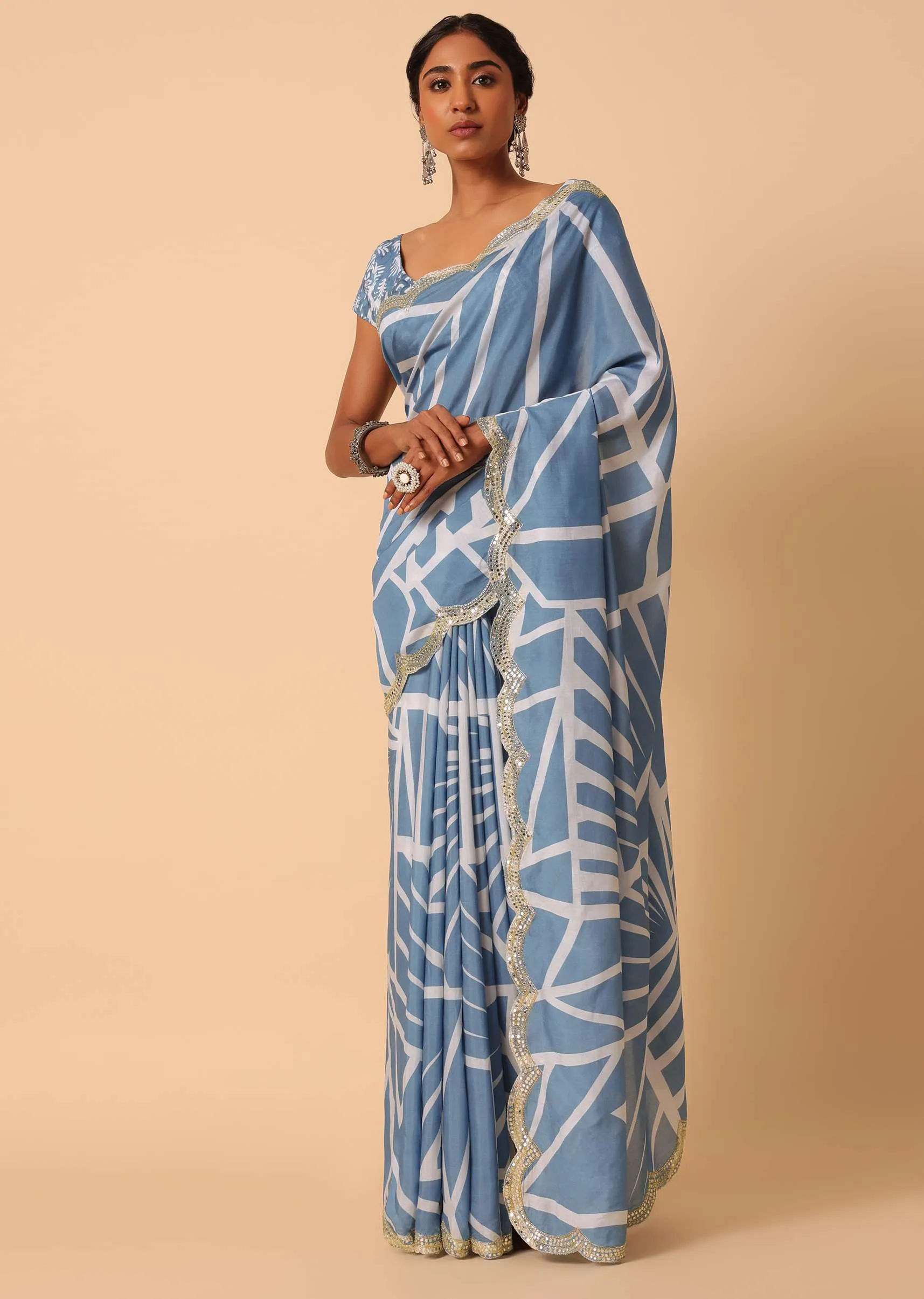 Blue Muslin Abstract Printed Saree With Unstitched Blouse Piece