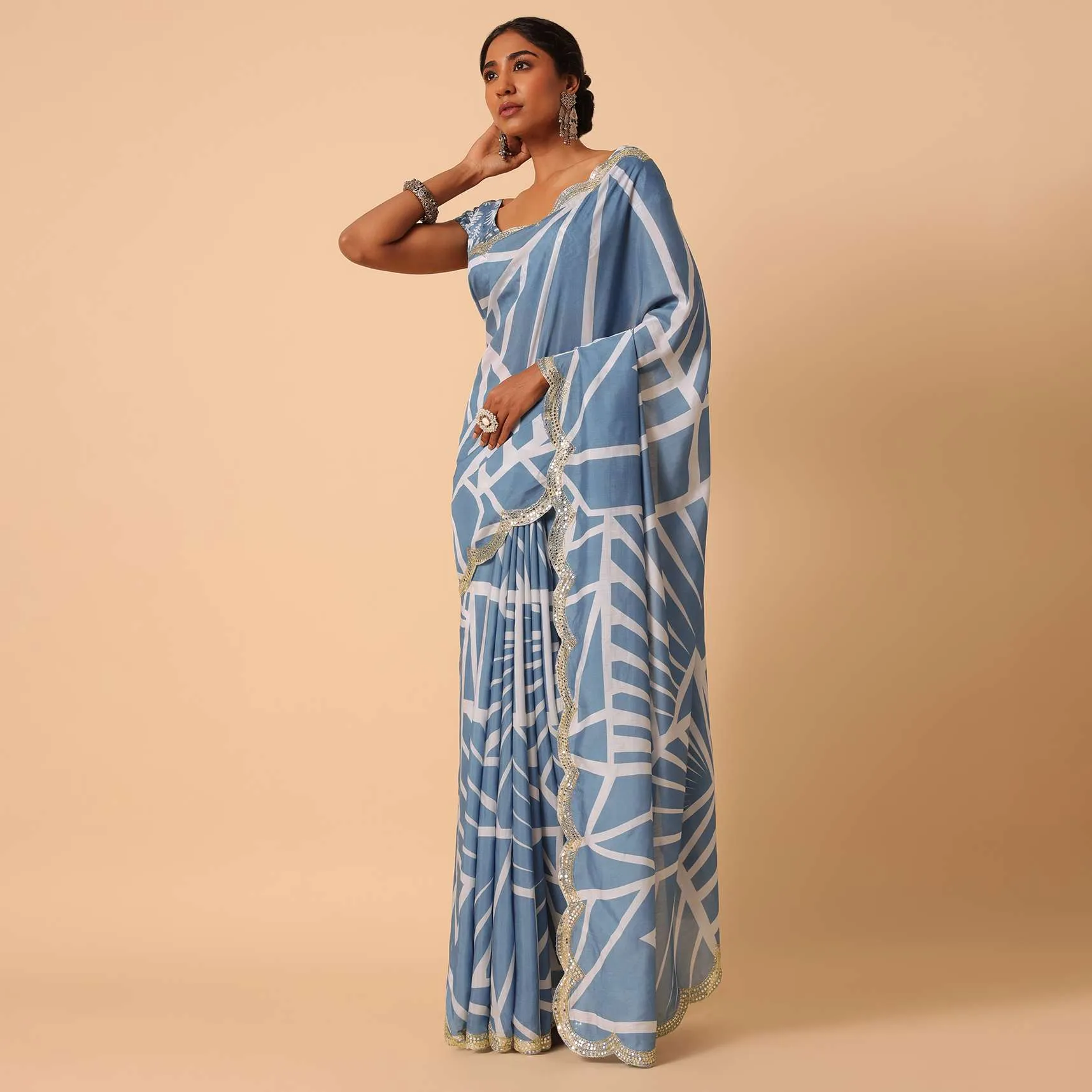 Blue Muslin Abstract Printed Saree With Unstitched Blouse Piece