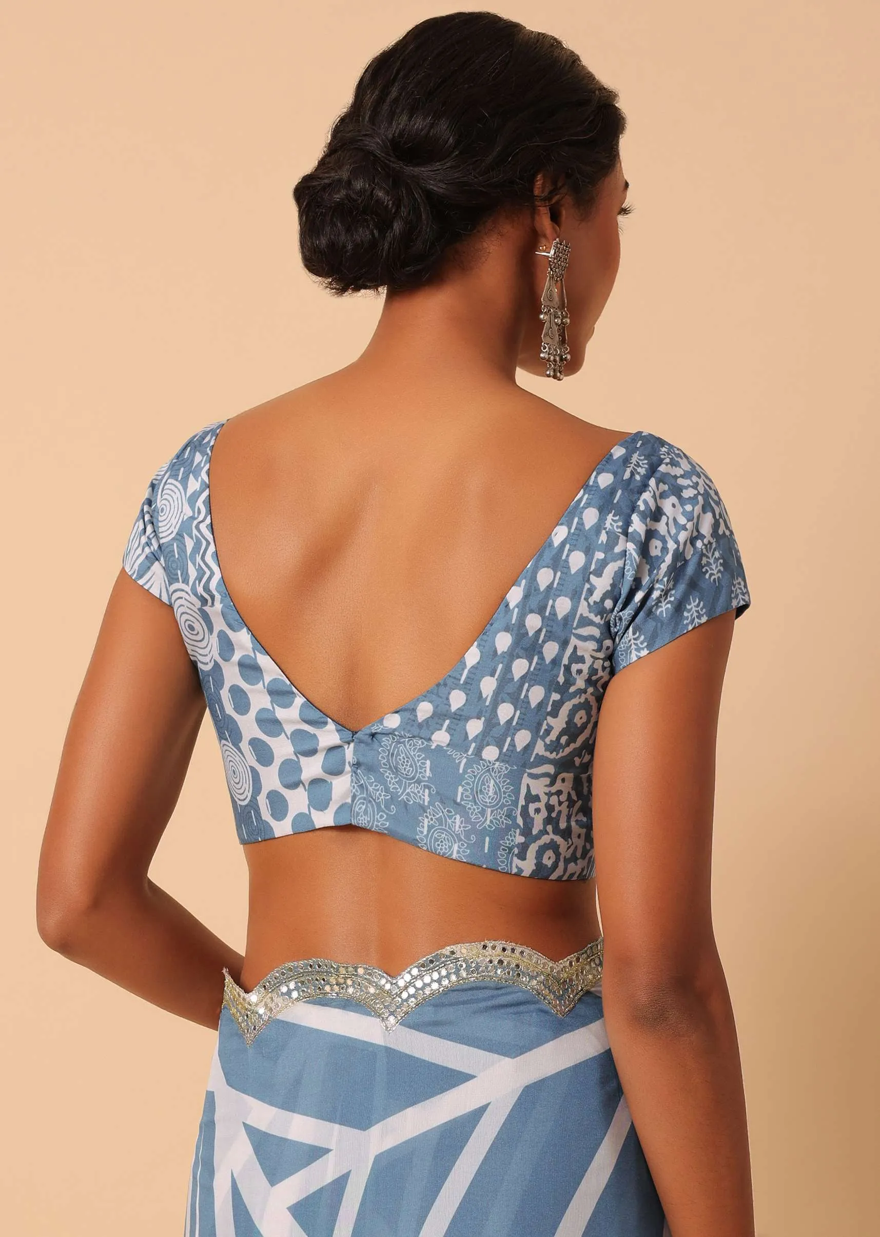 Blue Muslin Abstract Printed Saree With Unstitched Blouse Piece